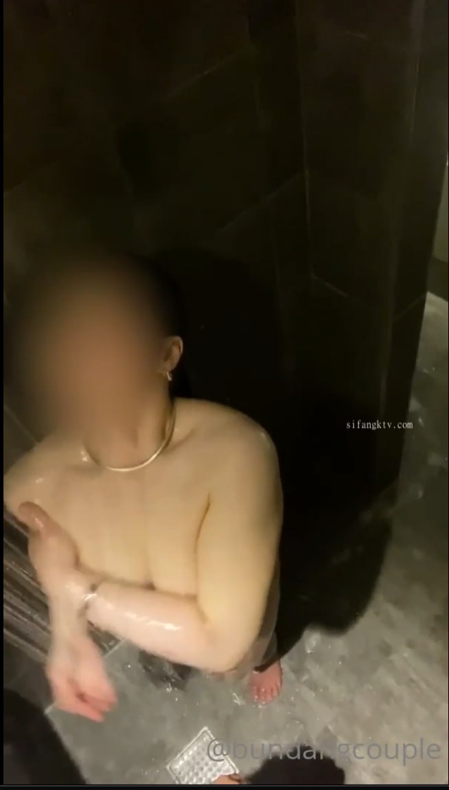 大胆超嫩的在校学妹教师自习课偷偷自拍露穴骚逼淫荡对白